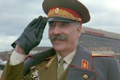 Moviecrazy - Christopher Lee - Loca academia de policía