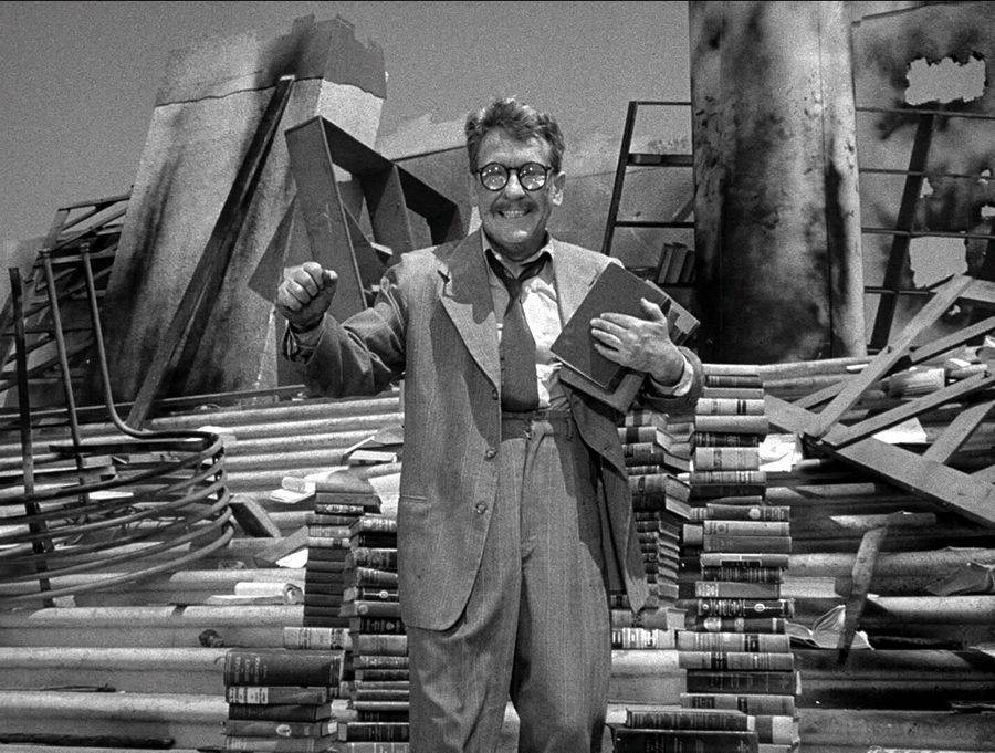 Henry Bemis (Burgess Meredith) en 'Time Enough at Last'