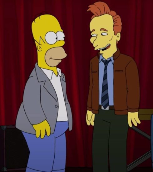 Conan O'Brien con Homer Simpson en el final de su show TBS