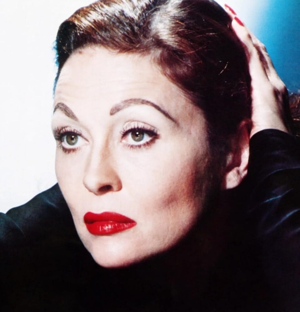 Mommie Dearest, terror en forma de percha de alambre-min