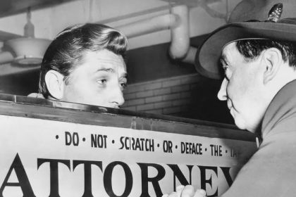 Robert Mitchum detenido (1948)