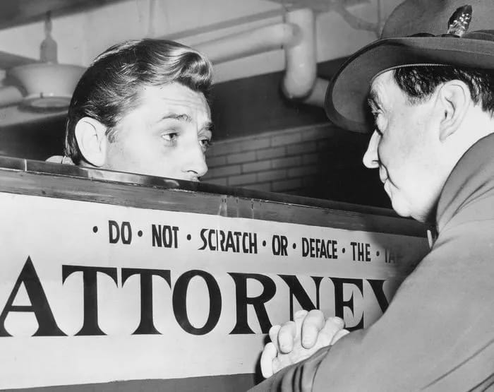 Robert Mitchum detenido (1948)