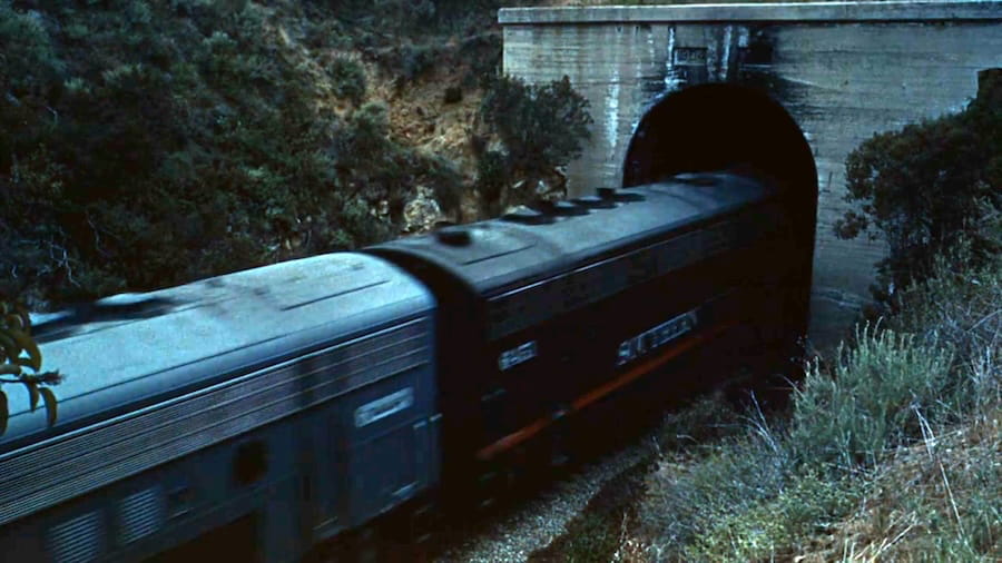 Con la muerte en los talones - escena del túnel