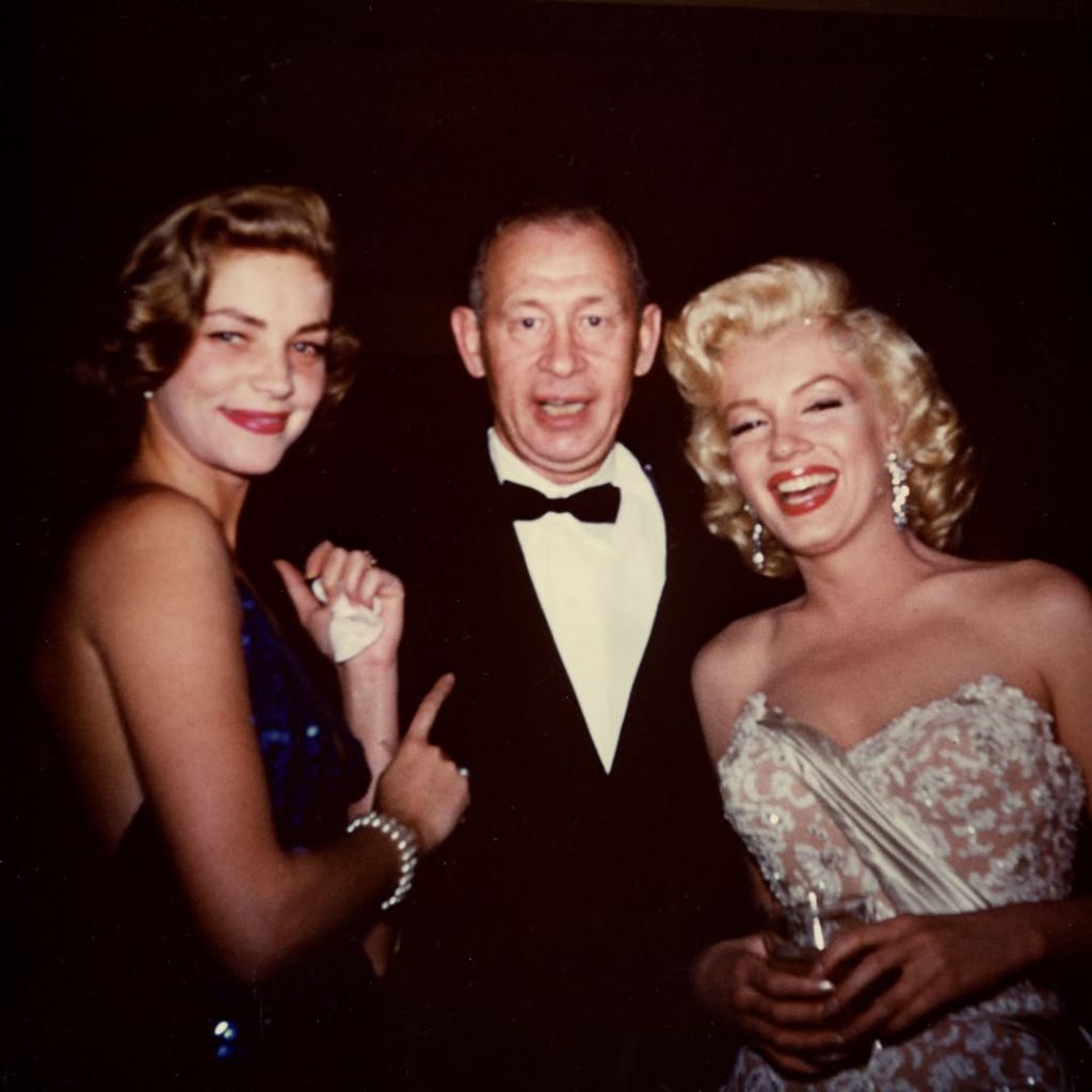 Nunnally Johnson con Lauren Bacall y Marilyn Monroe